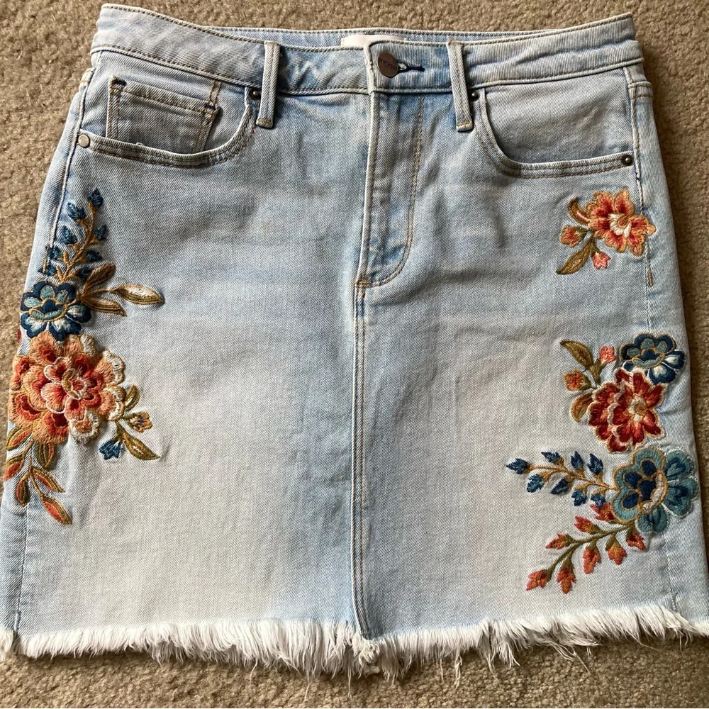 Driftwood Light Blue Maui Floral Embroidered Frayed Hem Denim Skirt, Sz 27